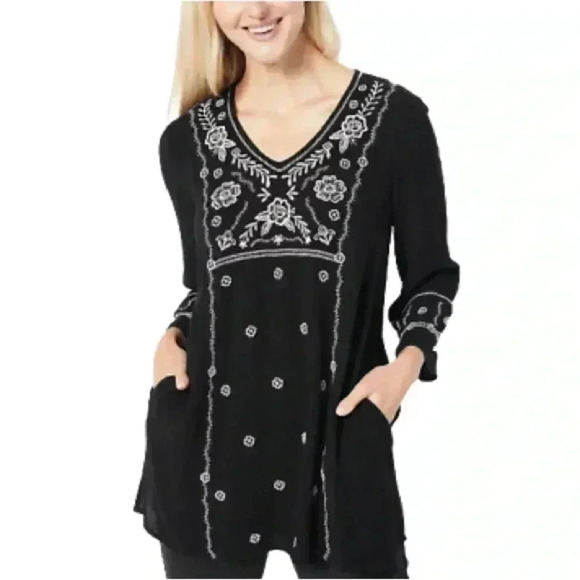 Susan Graver Embroidered Crinkled Gauze V-Neck Tunic in Black Choose Size large - Picture 1 of 3